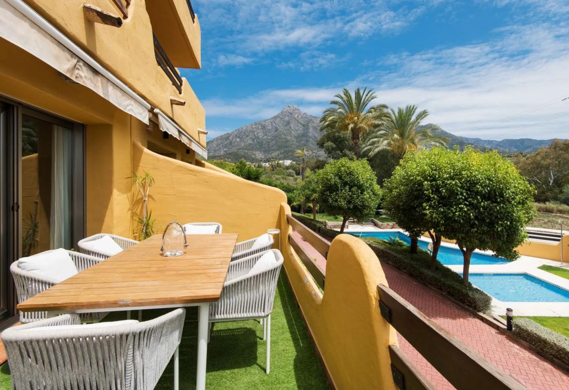 Venta de chalet adosado en Barrio Nagüeles , Marbella photo 1