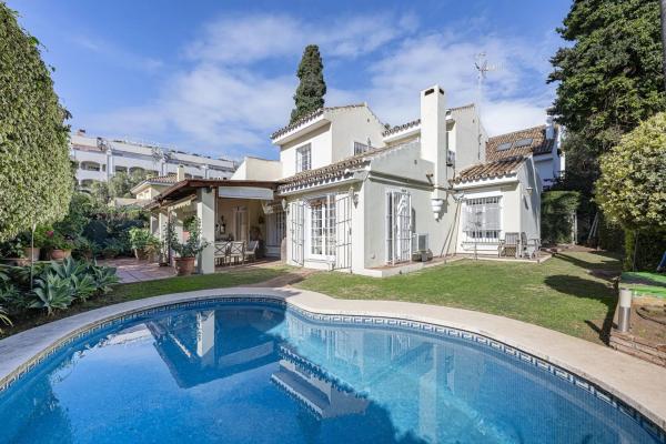 Chalet wolnostojący na sprzedaż w  Calle Velázquez, 3, Marbella photo 1
