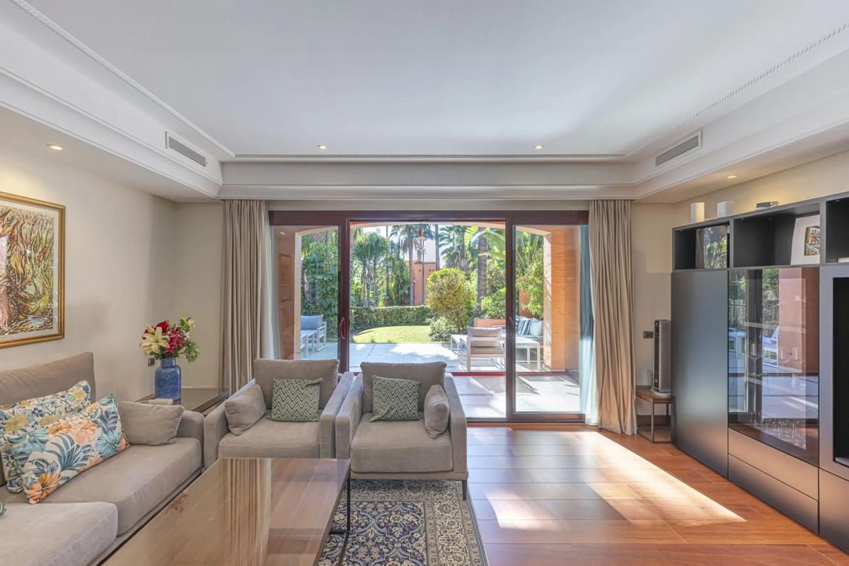 Venta de chalet adosado en Poligono URPNG9, 22 , Marbella photo 3