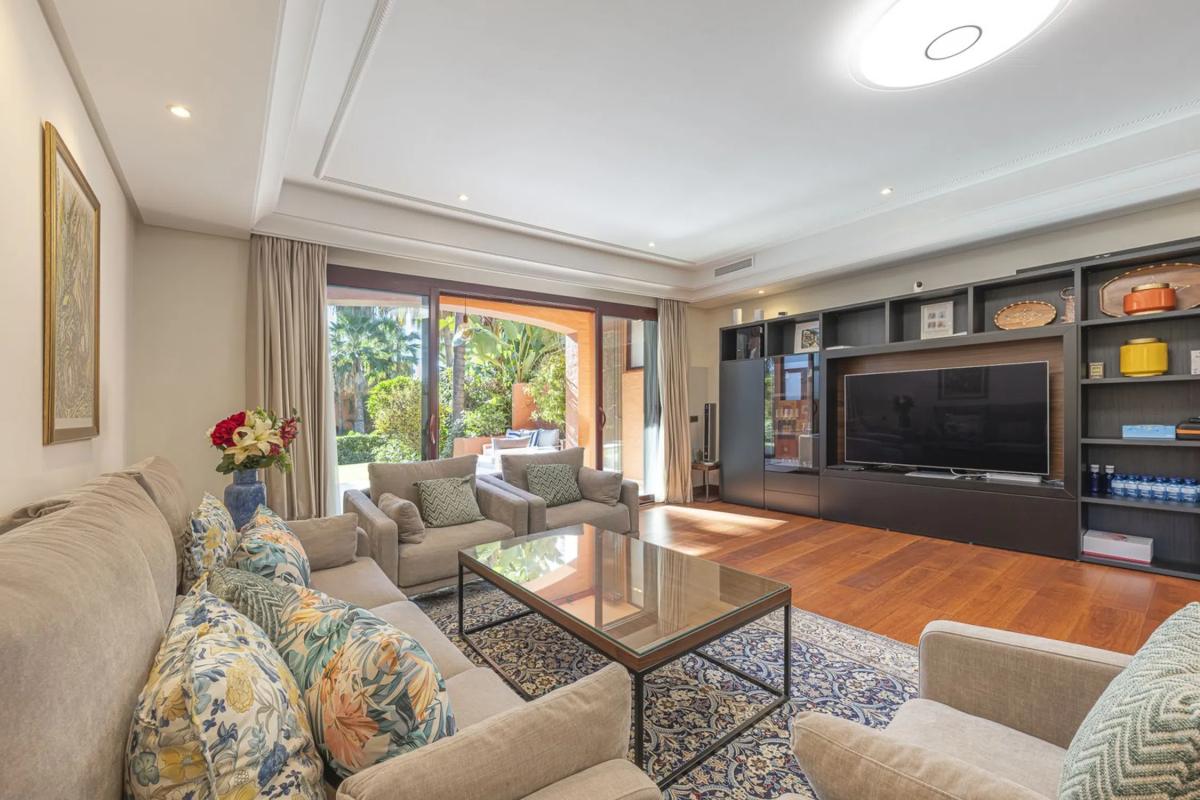 Venta de chalet adosado en Poligono URPNG9, 22 , Marbella photo 4