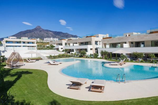 Duplex en venta en Urb. Jardines del Río s/n, Marbella photo 1