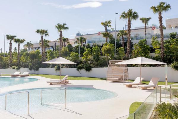Duplex en venta en Urb. Jardines del Río s/n, Marbella thumbnail 1