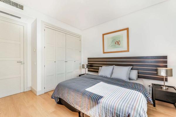 Duplex na sprzedaż w Urbanización Cortijo de Nagüeles, Marbella thumbnail 1