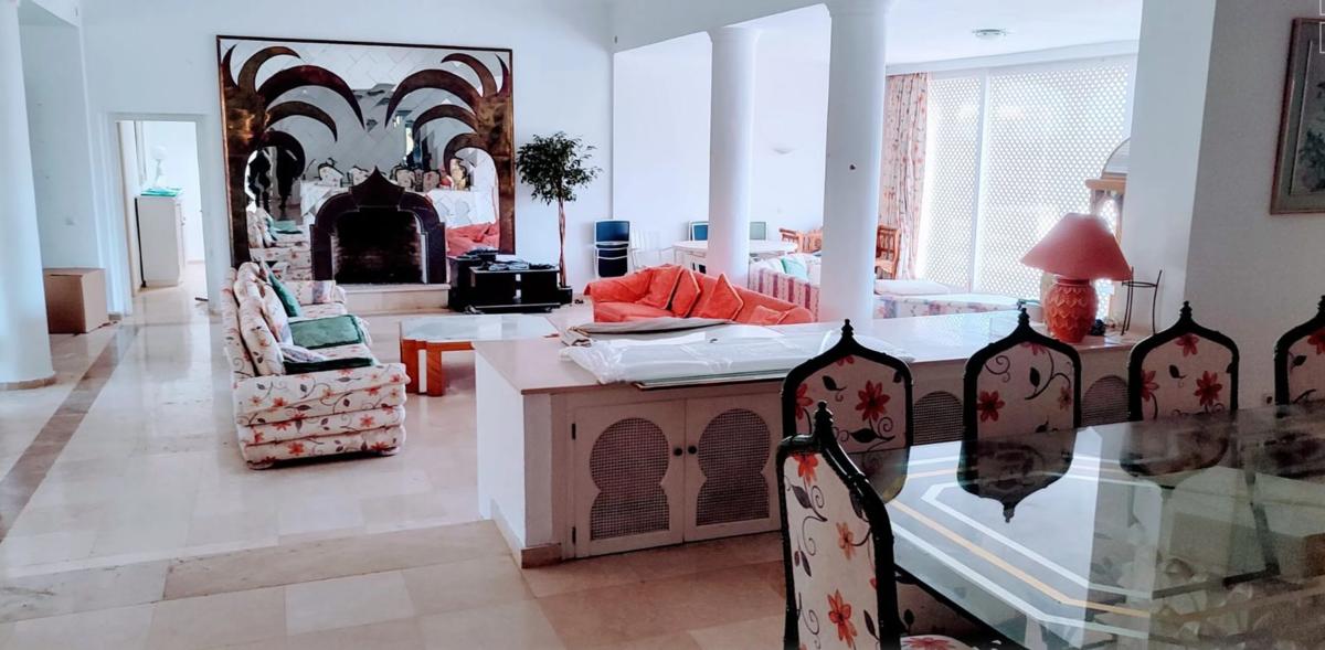 Sprzedaż niezależnego domku jednorodzinnego w  Urbanización la Capellanía s/n, Marbella photo 2