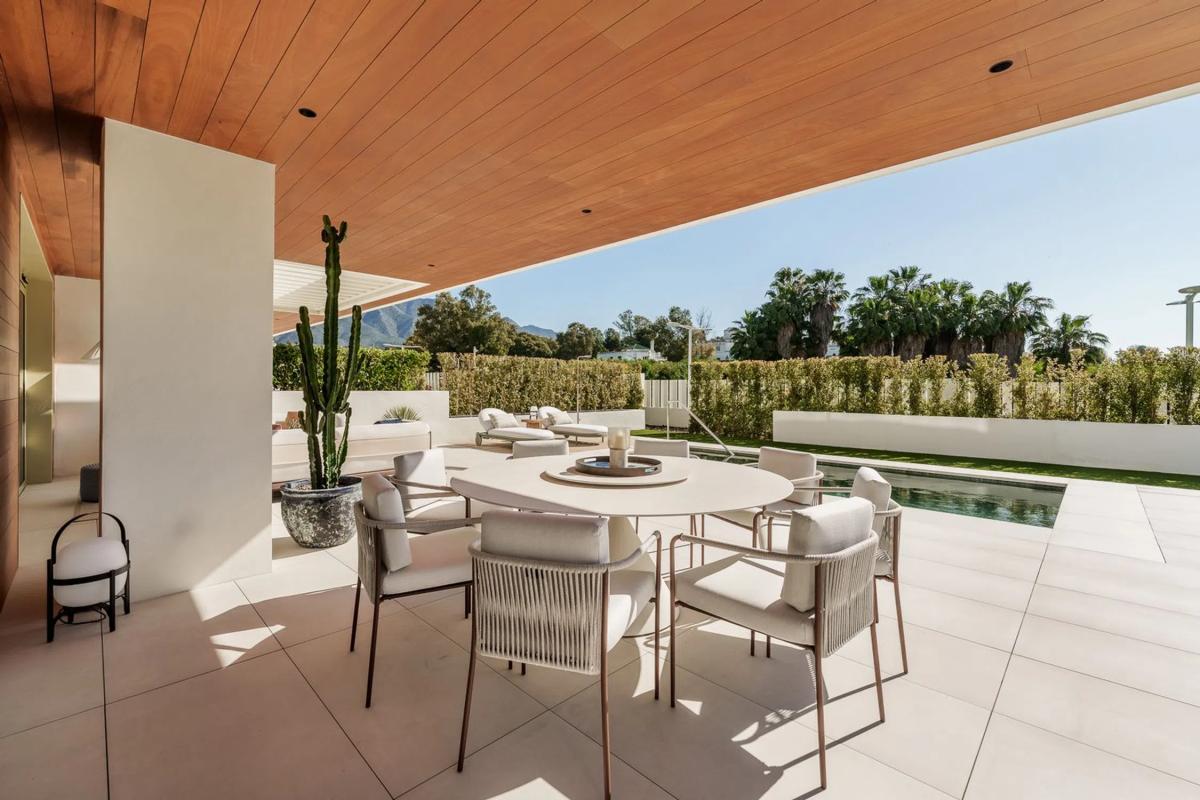 Venta de duplex en Urb. Lomas de Río Verde, 9, Marbella photo 2
