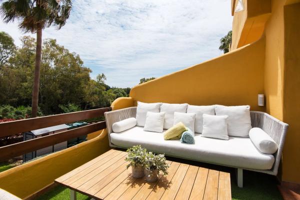 Chalet adosado en venta en  Urbanizacion La Meridiana , Marbella photo 4