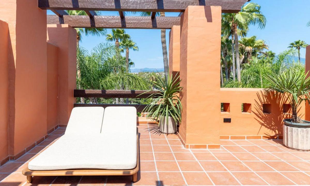 Venta de chalet adosado en Altos de Puente Romano s/n , Marbella photo 5