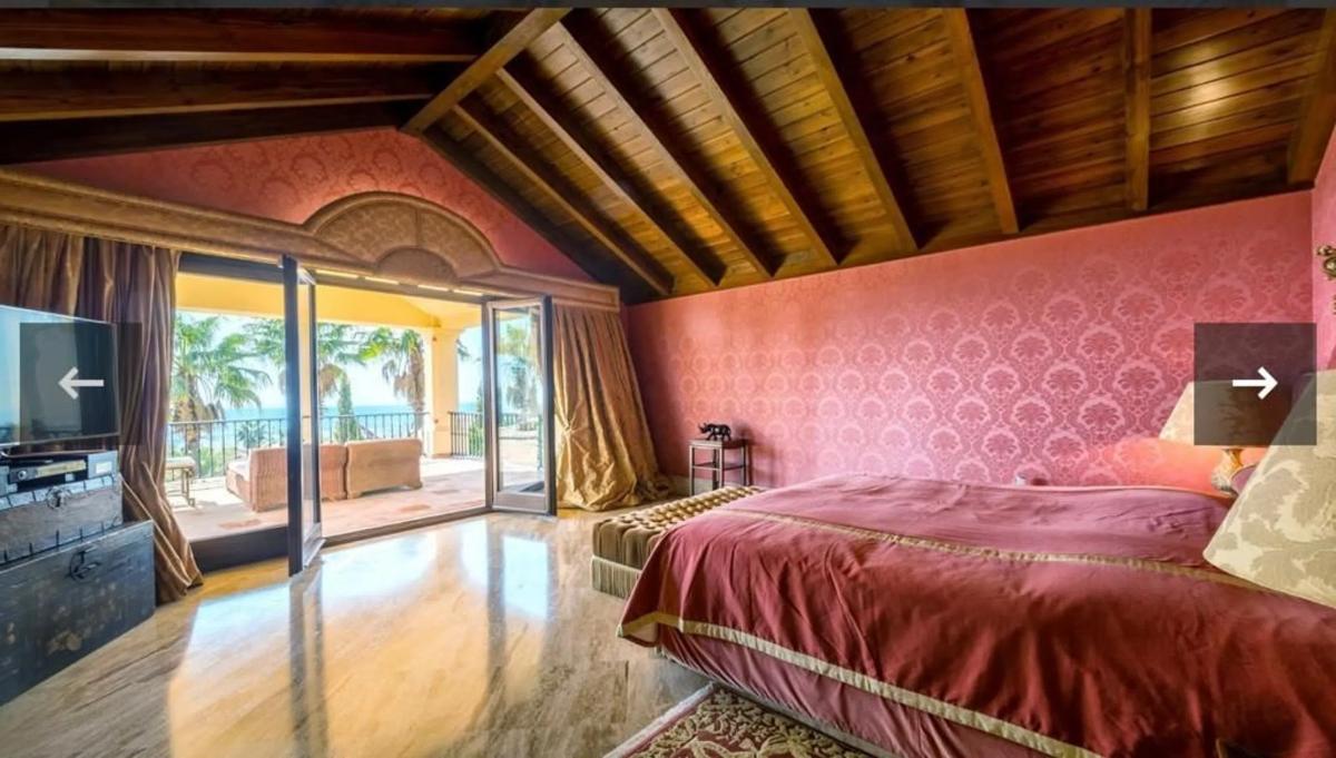 Sale of independent chalet in Calle Vivaldi s/n, Marbella
photo 3