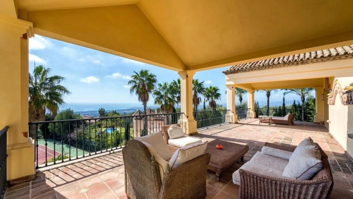 Sale of independent chalet in Calle Vivaldi s/n, Marbella
photo 4