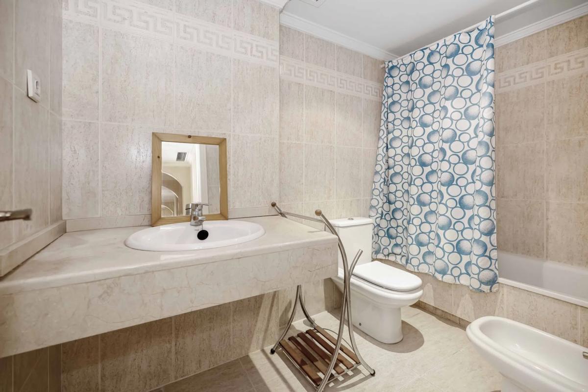 Venta de piso en Barrio La Carolina-Guadalpín, Marbella
photo 1