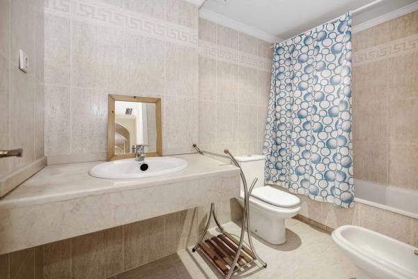 Apartment for sale in Barrio La Carolina-Guadalpín, Marbella photo 1