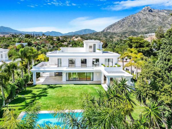 Частный шале на продаже в Las Lomas de Marbella Club (investhome), Villa 2, C/Sierra Bermeja, Golden Mile, Marbella s/n, Марбелла photo 1