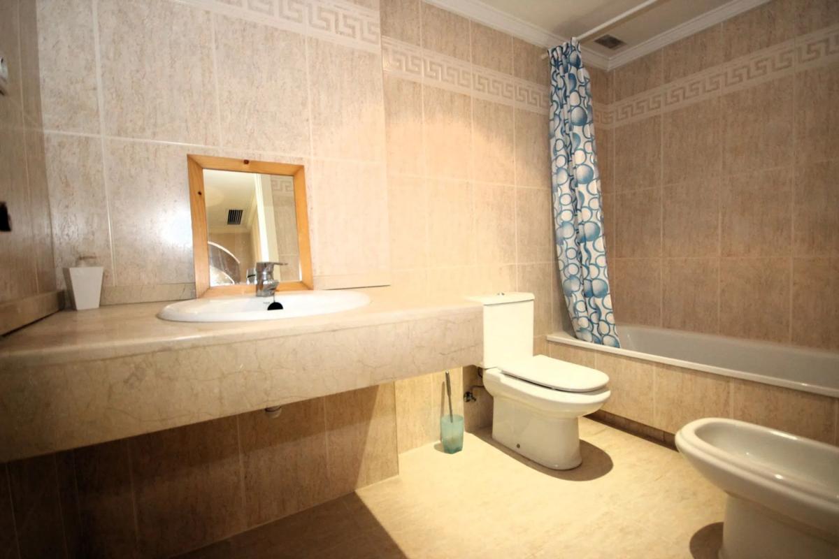 Venta de piso en Urbanización Cortijo de Nagüeles, 238, Marbella
 photo 4