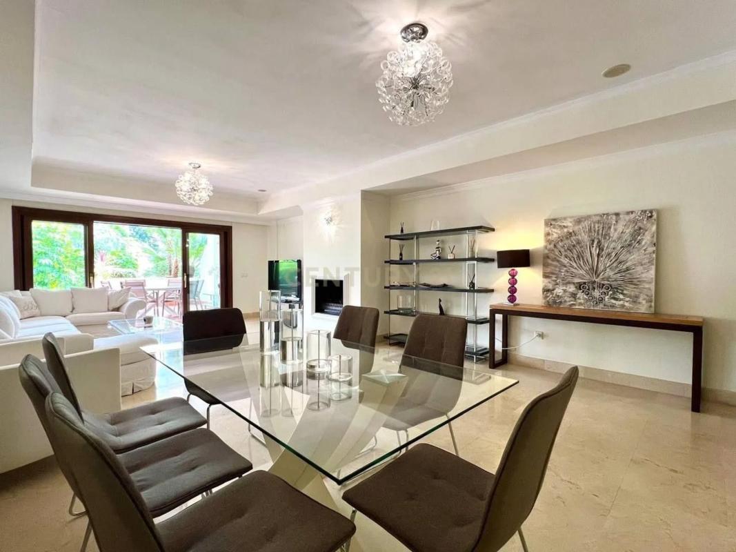 Sale of apartment in Urbanización Monte Paraíso, 5, Marbella
 photo 3