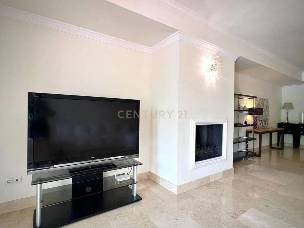 Sale of apartment in Urbanización Monte Paraíso, 5, Marbella
 photo 4