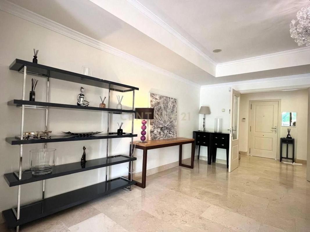 Sale of apartment in Urbanización Monte Paraíso, 5, Marbella
 photo 5
