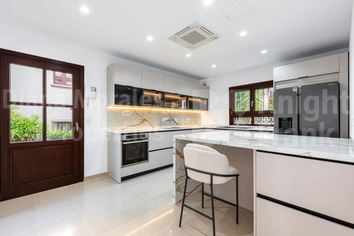 Продажа отдельного шале в Barrio Nagüeles, Марбелла photo 2