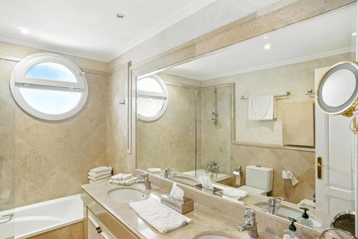 Продажа пентхауса на Urbanización Monte Paraíso, 3, Марбелла photo 4