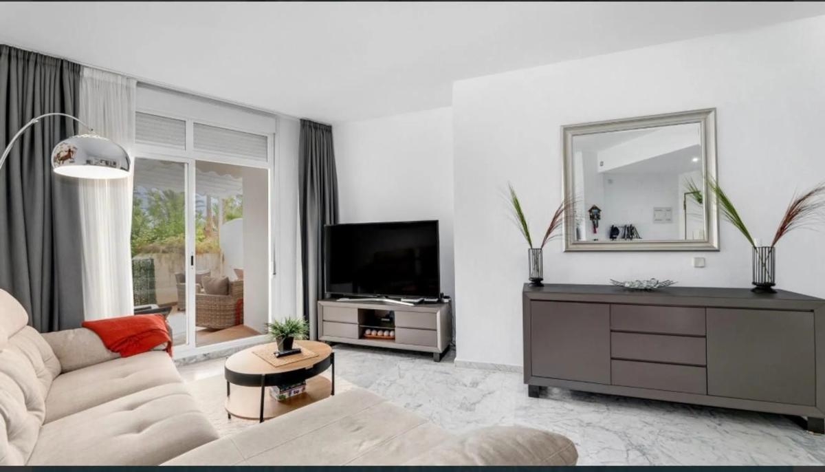 Sprzedaż mieszkania w Urbanizacion Marbella Real, Marbella
photo 2