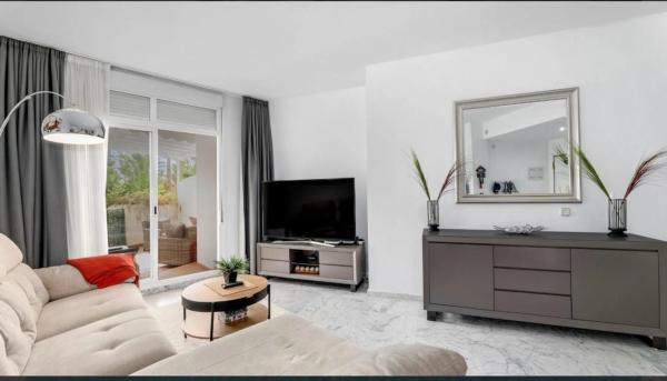 Apartment for sale in Urbanizacion Marbella Real, Marbella thumbnail 1