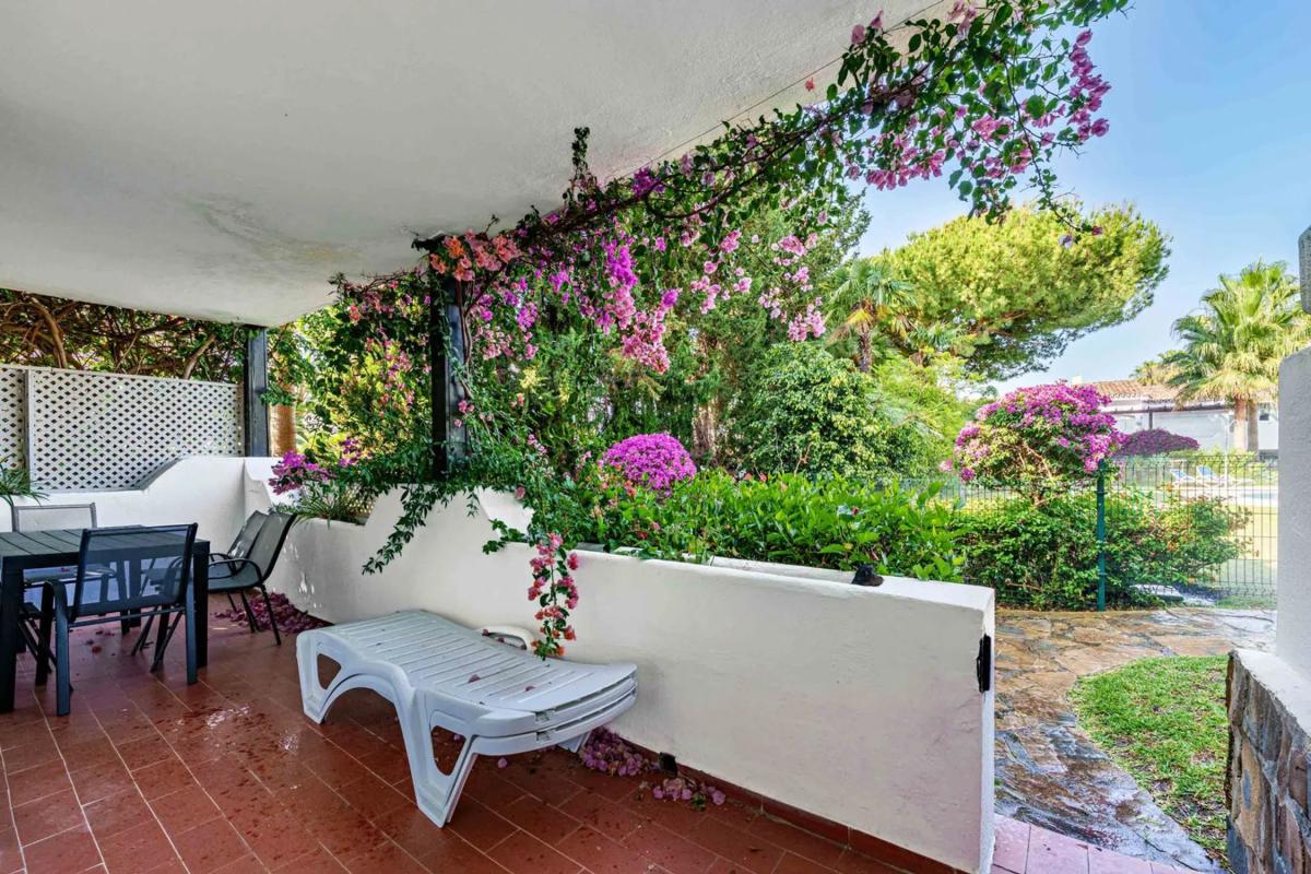 Venta de piso en Urbanizacion Camosan Blanes, Marbella
photo 1