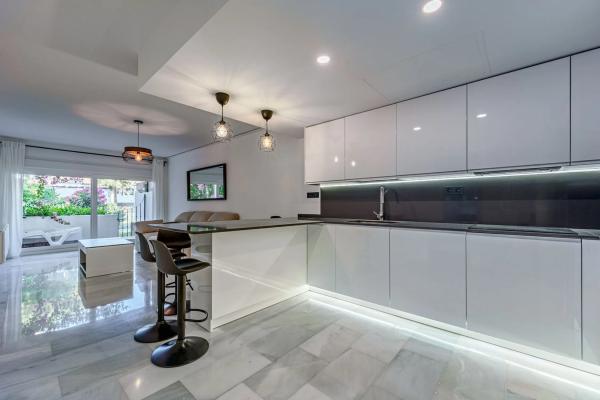 Apartment for sale in  Urbanizacion Camosan Blanes, Marbella photo 4