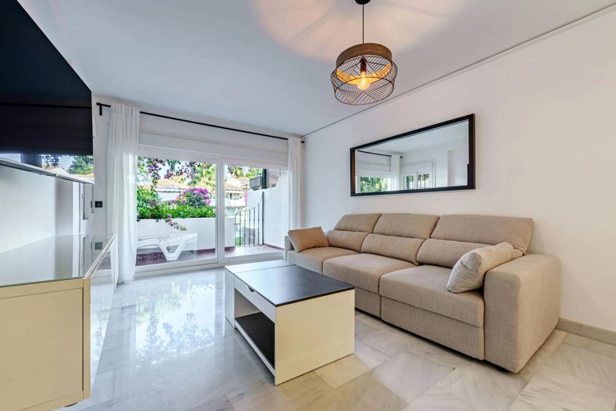 Venta de piso en Urbanizacion Camosan Blanes, Marbella
photo 5
