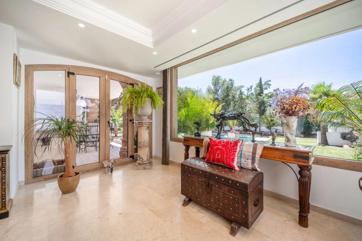 Sale of independent chalet in Barrio Sierra Blanca, Marbella
photo 2