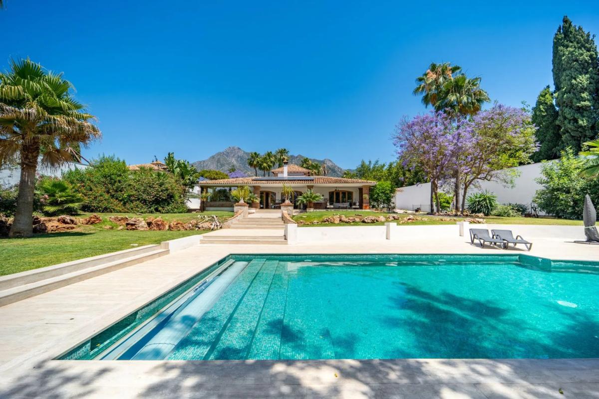 Sale of independent chalet in Barrio Sierra Blanca, Marbella
photo 3