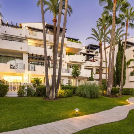 Piso en venta en Conjunto Jardín Andaluz, 20, Marbella
 photo 2