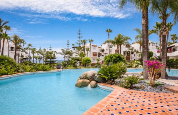 Apartment for sale in Calle Marina Puente Romano Jardin Japones, 6, 6, Marbella thumbnail 1