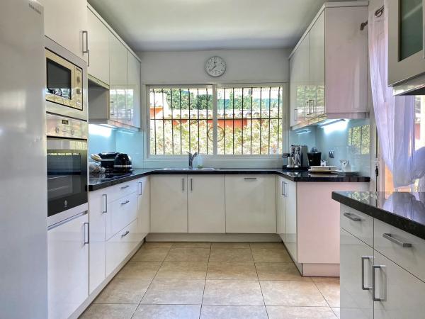 Chalet independiente en venta en Barrio Sierra Blanca, Marbella
photo 1