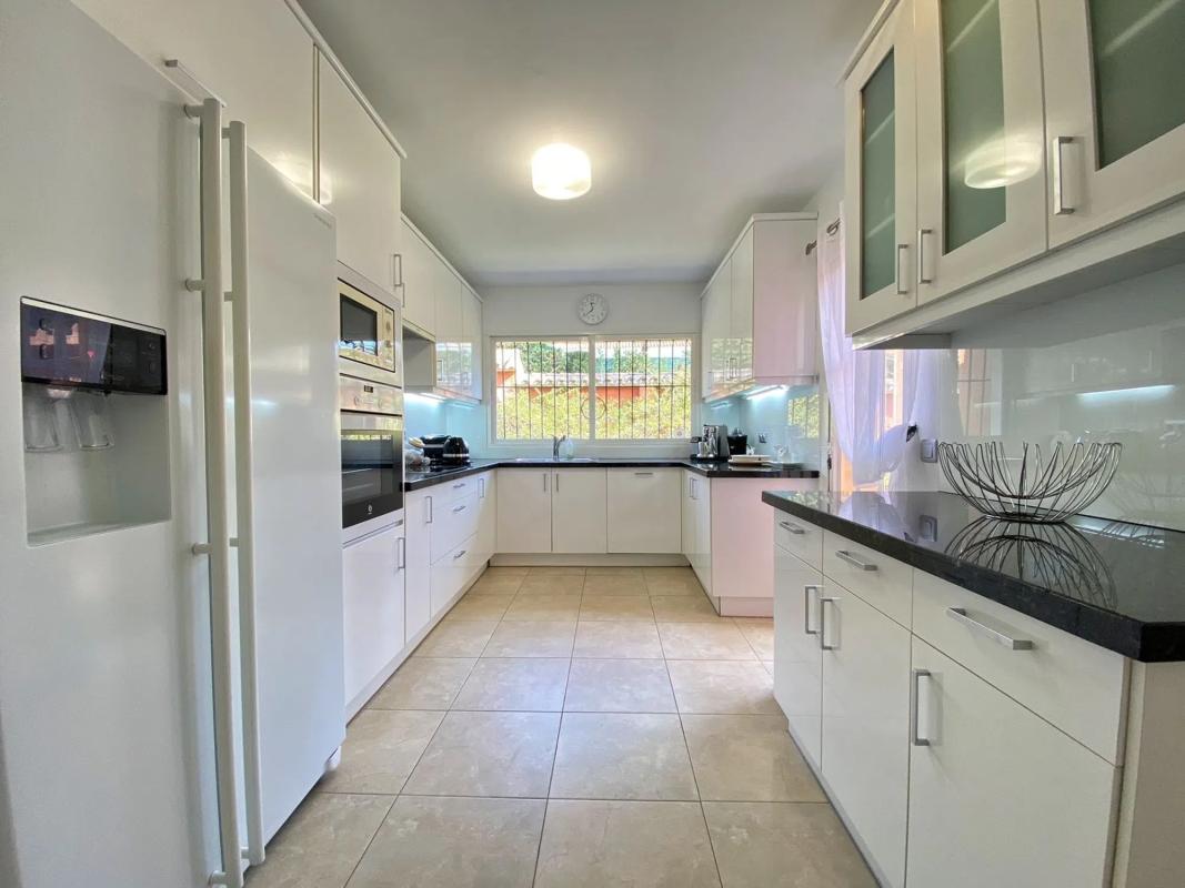 Продажа отдельного шале в  Barrio Sierra Blanca, Марбелла photo 3