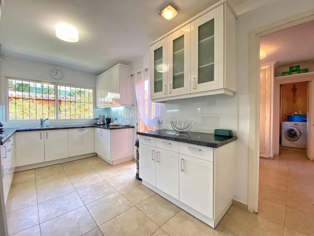 Продажа отдельного шале в  Barrio Sierra Blanca, Марбелла photo 4