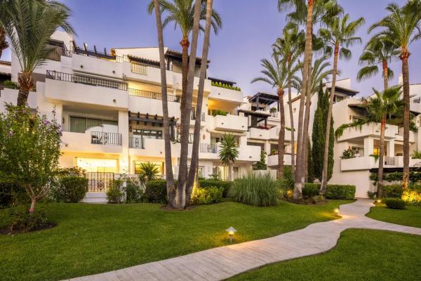 Apartment for sale in Puente Romano s/n, Marbella thumbnail 1