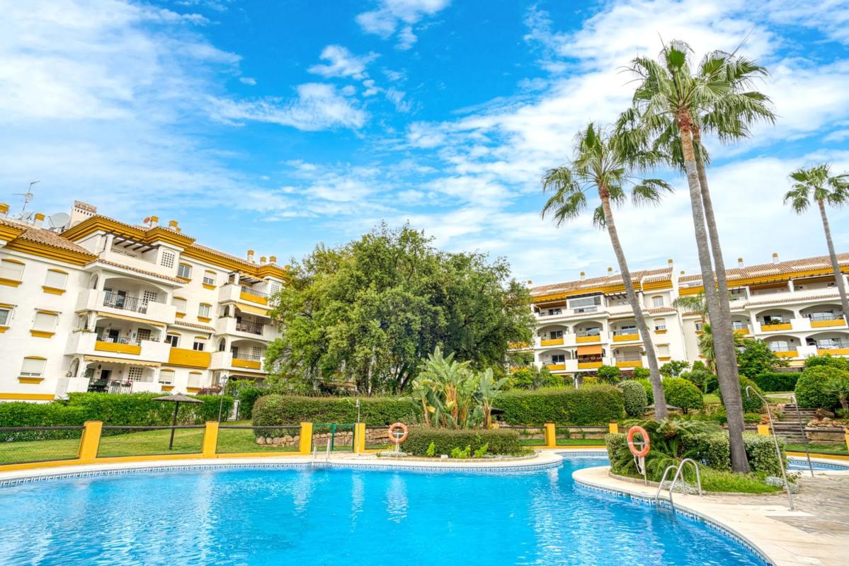 Venta de piso en CL TEBA-ROCIO NAGUELES s/n, Marbella
 photo 2