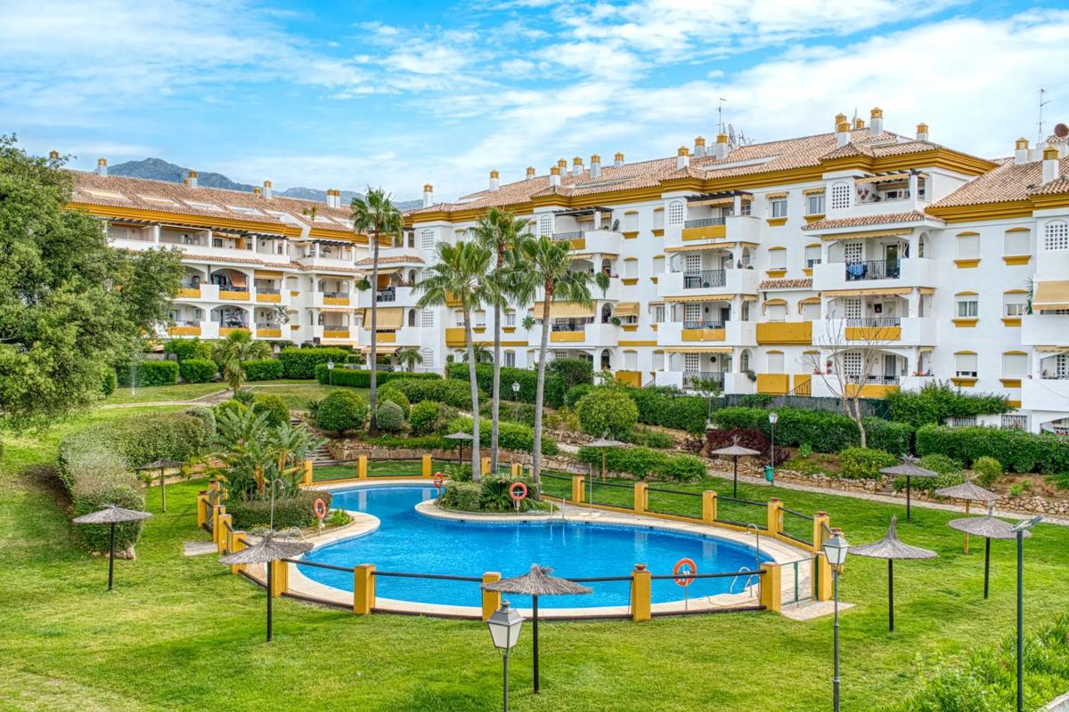 Venta de piso en CL TEBA-ROCIO NAGUELES s/n, Marbella
 photo 3