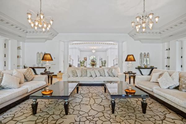 Chalet independiente en venta en Calle Alora, Marbella
photo 1