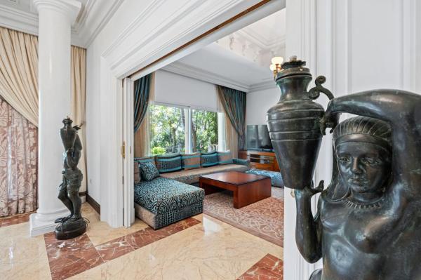 Chalet independiente en venta en Calle Alora, Marbella
thumbnail 1