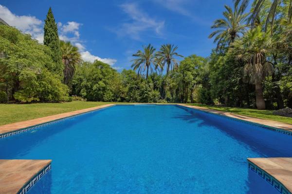 Chalet independiente en venta en Calle Alora, Marbella
 photo 4