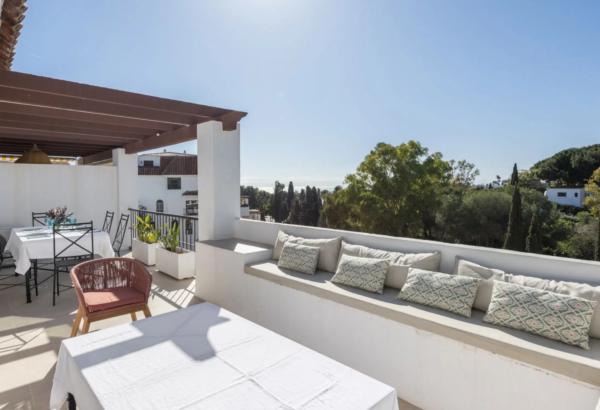 Duplex for sale on Calle Sierra Bermeja, Marbella thumbnail 1