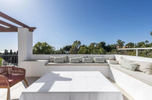 Duplex for sale on Calle Sierra Bermeja, Marbella thumbnail 2
