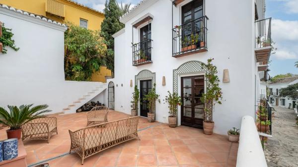 Chalet adosado en venta en  Calle las Herrizas , Marbella photo 4