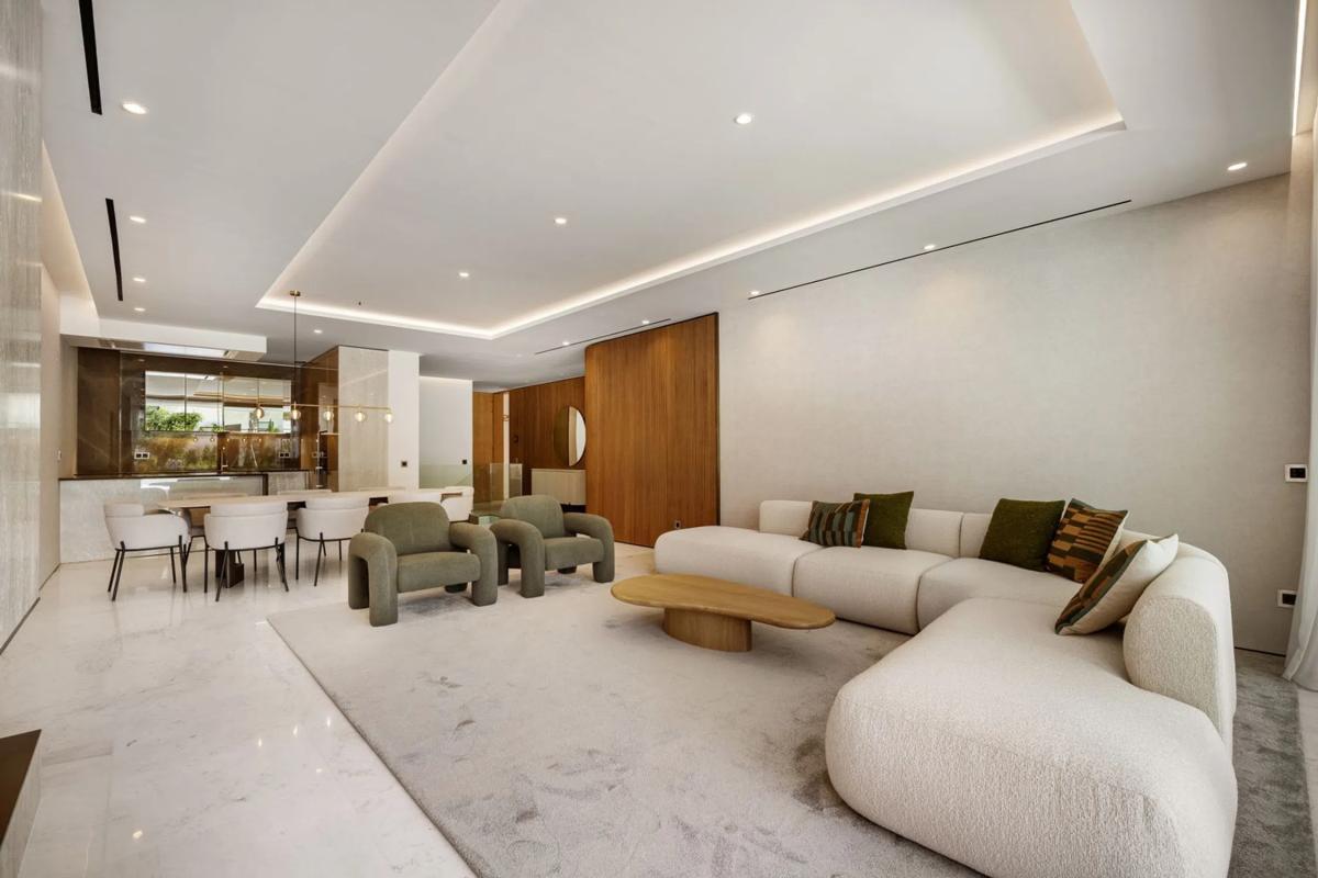 Venta de duplex en Urbanización Jardines del Río, Marbella photo 2