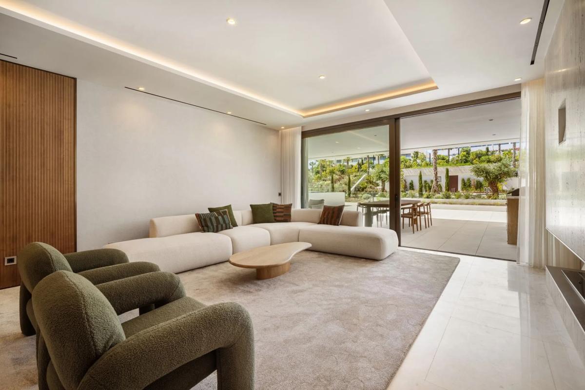 Venta de duplex en Urbanización Jardines del Río, Marbella photo 3
