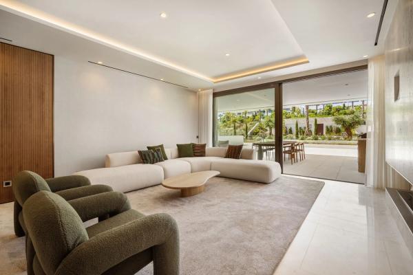 Duplex for sale on Urbanización Jardines del Río, Marbella thumbnail 2
