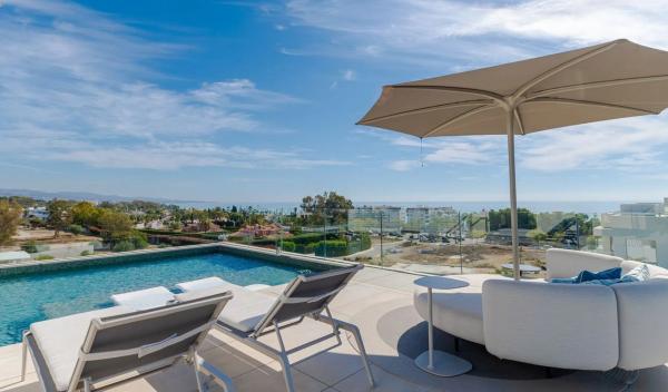Duplex for sale on Urbanización Jardines del Río, Marbella photo 4