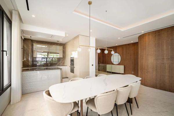 Duplex for sale on Urbanización Jardines del Río, Marbella thumbnail 2