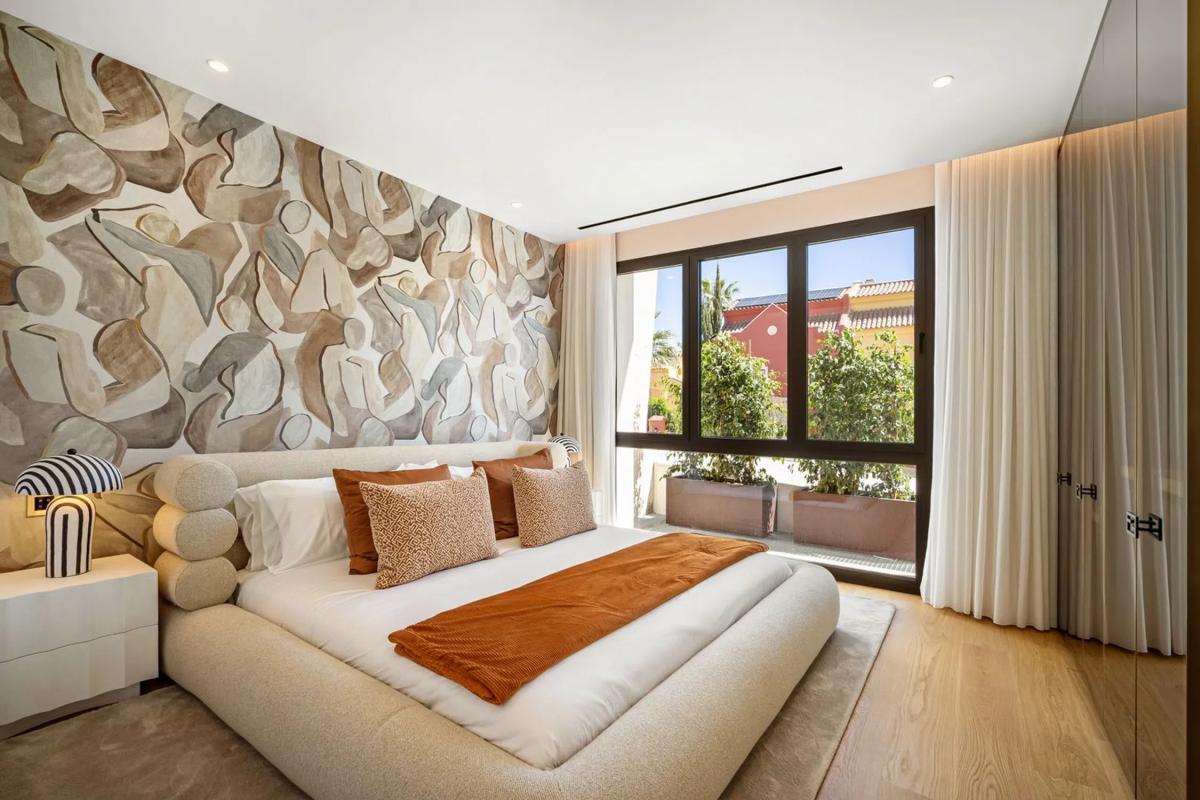 Venta de duplex en Urbanización Jardines del Río, Marbella photo 4