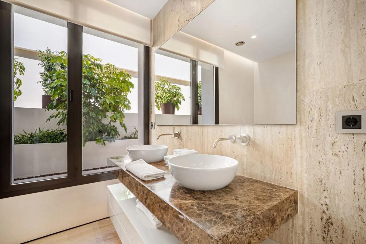Venta de duplex en Urbanización Jardines del Río, Marbella photo 5